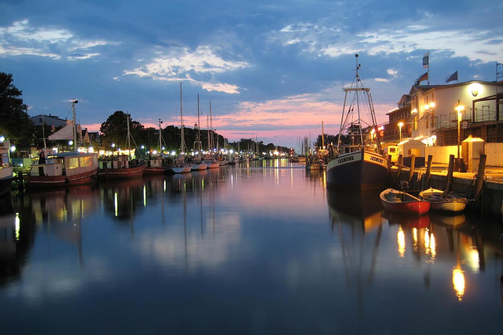 Haus Drei Schwestern, Bernstein Rostock Exteriör bild